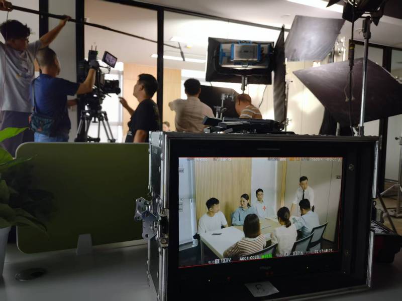 郊区TVC拍摄公司：科技产品视觉化大师，诠释未来感与功能美学